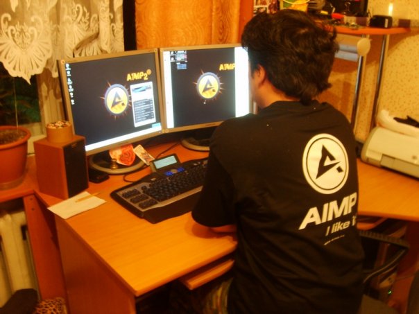 Артем Измайлов за своим рабочим местом 2007-2008 гг. Источник: личная страничка Артема vk.com